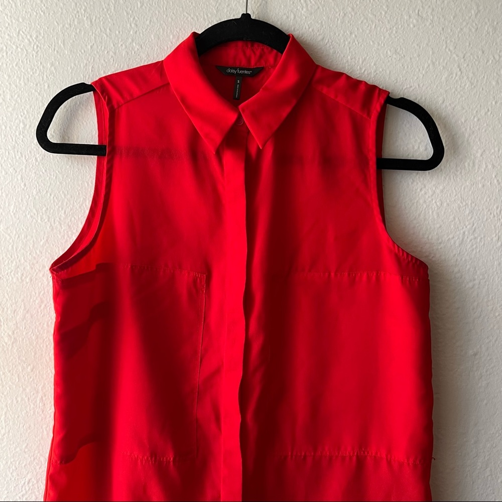Daisy Fuentes Sleeveless Button-up Blouse, size S